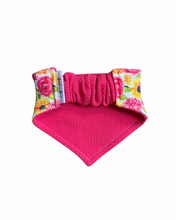 Load image into Gallery viewer, Pink backside to floral pattern